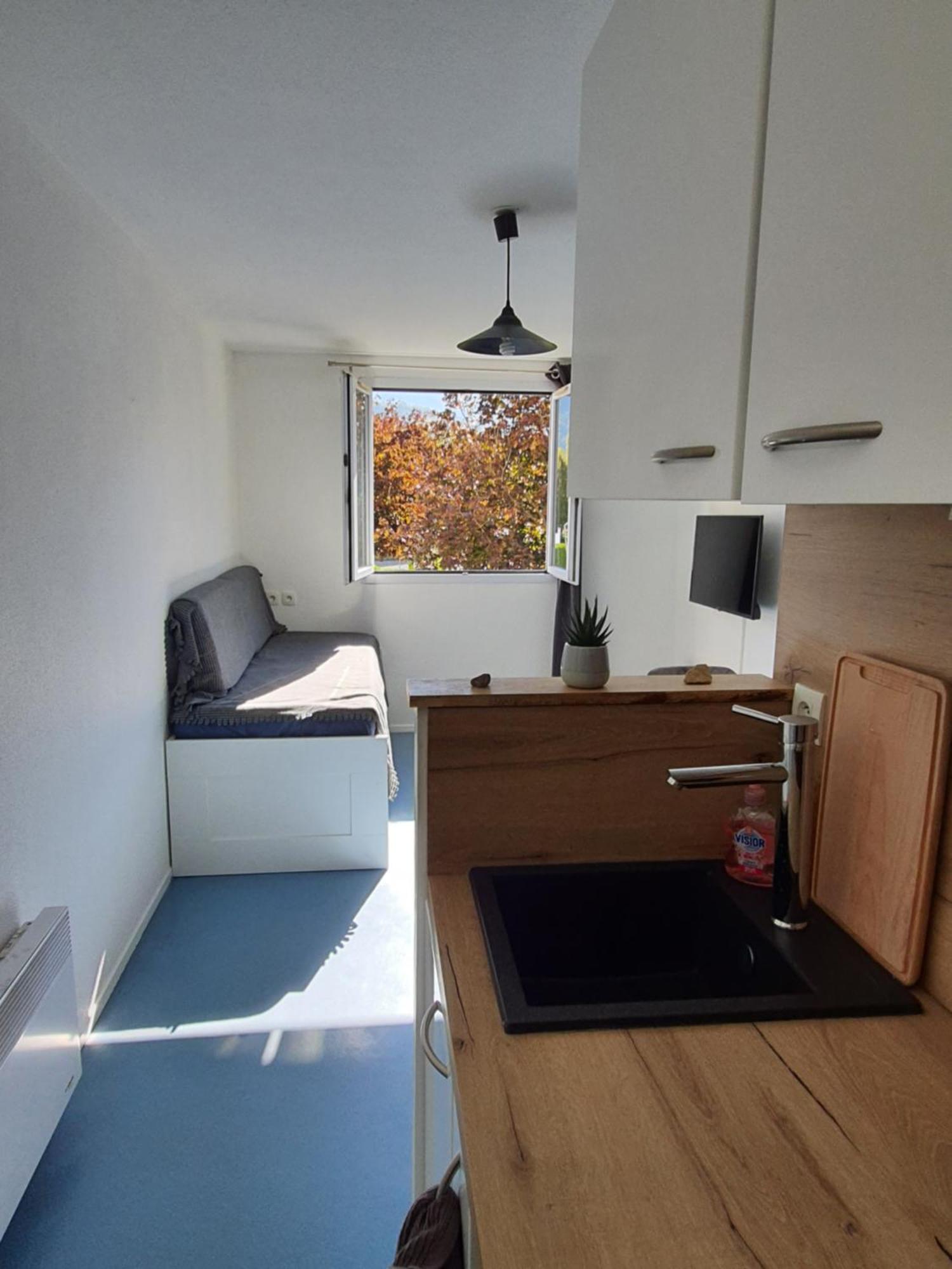 Studio Dans Residence Pour Location Courte Duree Et Etudiants Parking Gratuit Gières Værelse billede
